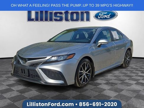 Used 2023 Toyota Camry SE FWD image 1