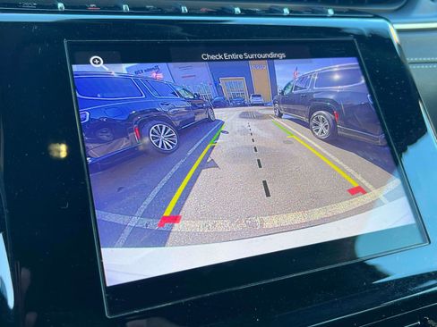 Used 2023 Jeep Grand Cherokee L Laredo image 16