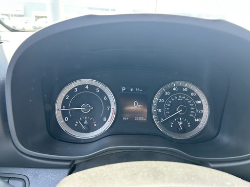 Used 2022 Hyundai Venue SEL FWD image 16