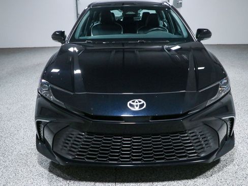 Used 2025 Toyota Camry SE w/ Convenience Package FWD image 4