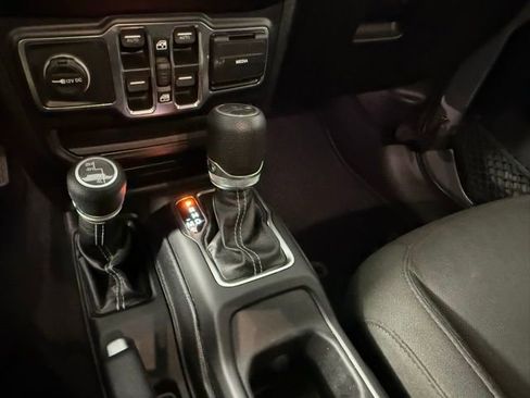 Used 2019 Jeep Wrangler Unlimited Sahara image 36