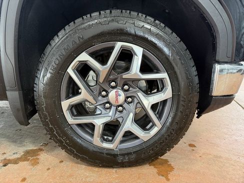 Used 2022 GMC Sierra 1500 SLT w/ SLT Convenience Package image 11