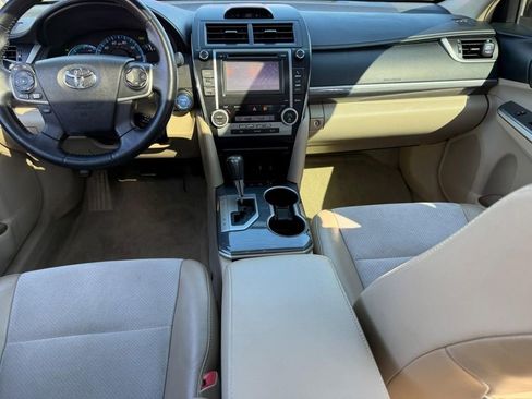 Used 2014 Toyota Camry XLE w/ Leather Package image 11