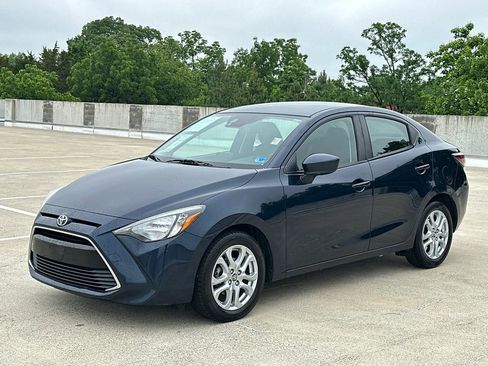 Used 2017 Toyota Yaris iA FWD image 2