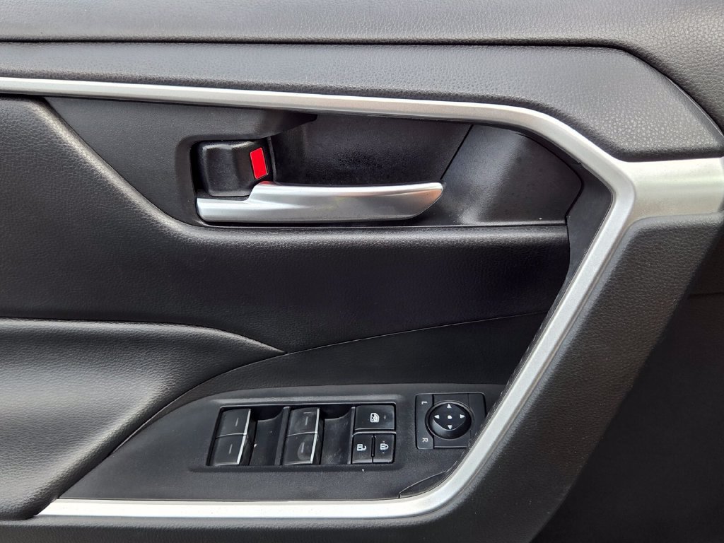 Certified 2022 Toyota RAV4 XLE FWD image 26