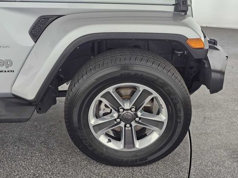 Used 2023 Jeep Wrangler Unlimited Sahara AWD/4WD image 9