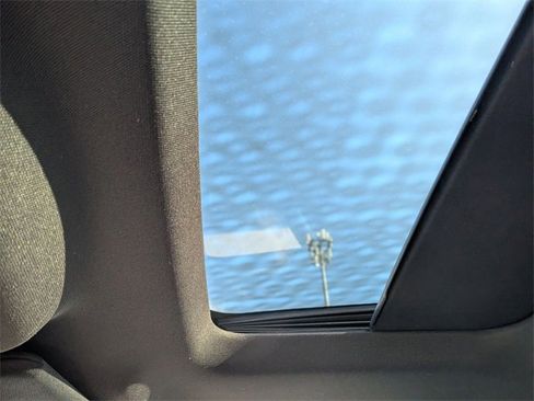 Used 2018 Ford Explorer XLT w/ Equipment Group 202A image 25