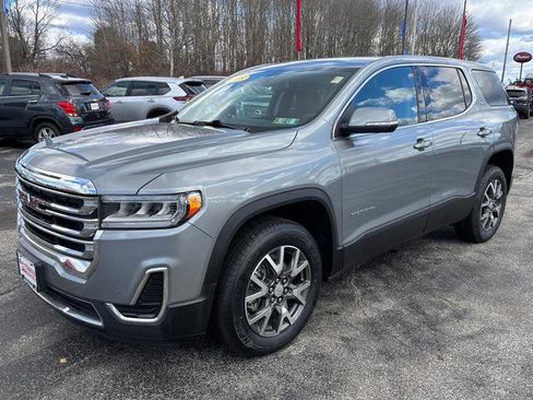 Used 2023 GMC Acadia SLE image 3