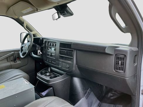 Used 2024 Chevrolet Express 2500 RWD image 25