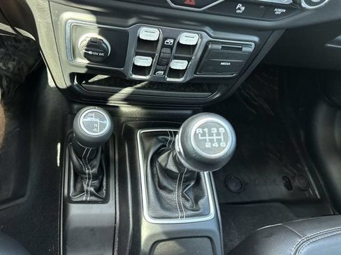Used 2018 Jeep Wrangler Unlimited Sahara AWD/4WD image 37
