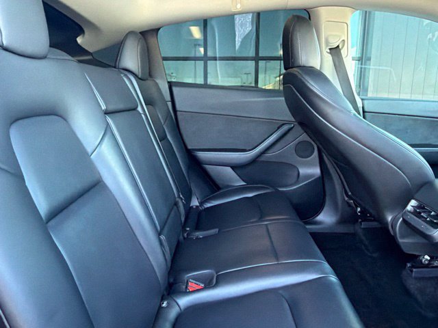 Used 2021 Tesla Model Y Long Range AWD/4WD image 13