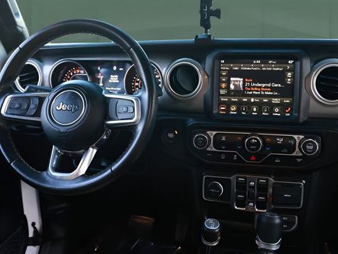 Used 2022 Jeep Wrangler Unlimited Sahara image 34