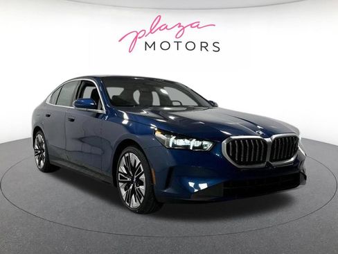 Used 2026 BMW 530i xDrive w/ Premium Package AWD/4WD image 4