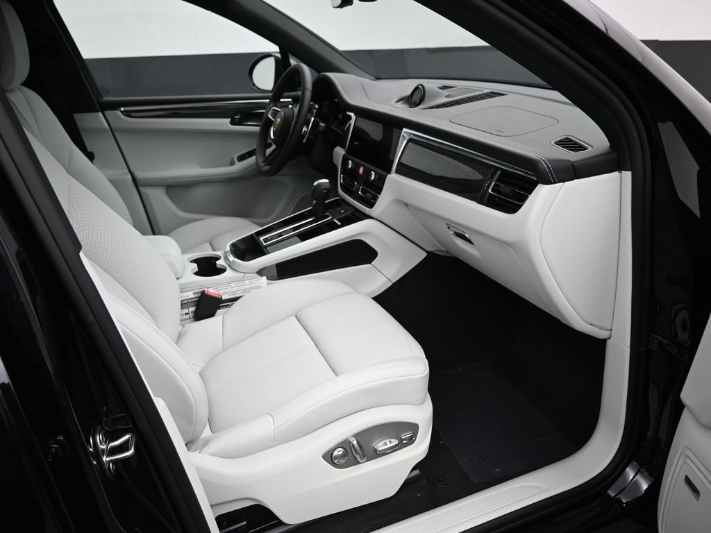 Certified 2026 Porsche Macan AWD/4WD image 14