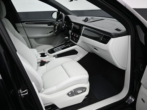 New 2026 Porsche Macan AWD/4WD image 14