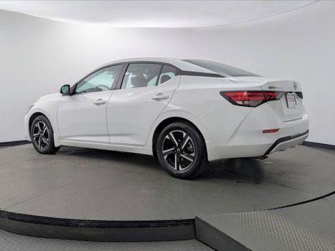 Used 2025 Nissan Sentra SV FWD image 6