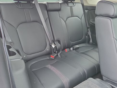 Certified 2025 Honda Pilot Touring image 18