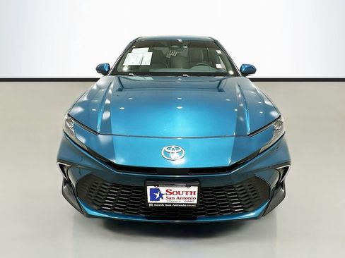 Used 2025 Toyota Camry SE w/ Convenience Package FWD image 2