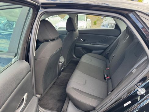 Used 2024 Hyundai Elantra SE FWD image 17