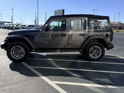Used 2025 Jeep Wrangler Sport image 3
