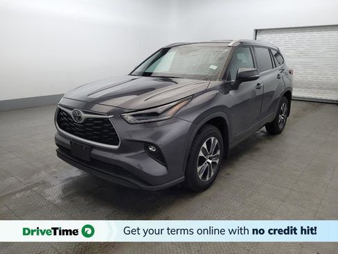 Used 2021 Toyota Highlander XLE image 1