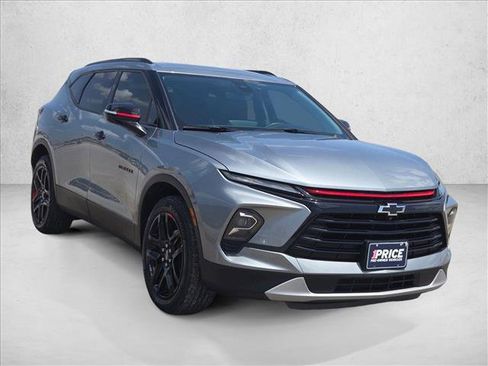Used 2024 Chevrolet Blazer LT w/ Sound & Technology Package FWD image 3