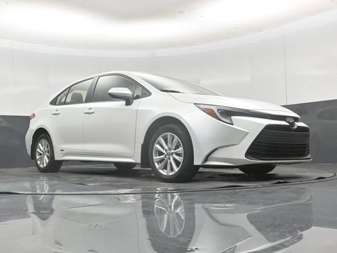 Used 2026 Toyota Corolla LE w/ LE Premium Package AWD/4WD image 51