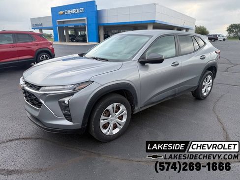 Used 2024 Chevrolet Trax LS w/ Driver Confidence Package FWD image 1