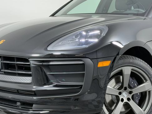 Certified 2026 Porsche Macan AWD/4WD image 12