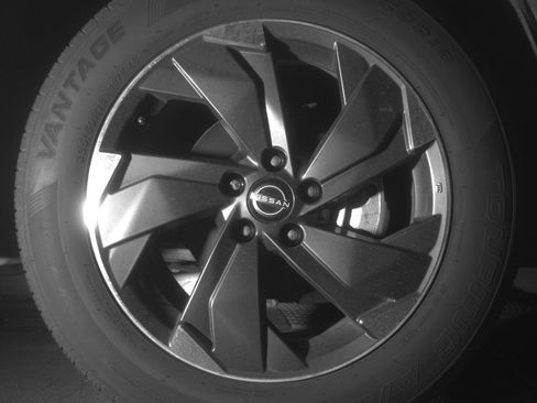 Used 2025 Nissan Rogue SV FWD image 13