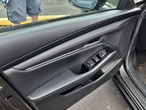 Used 2025 MAZDA MAZDA3 s FWD image 13