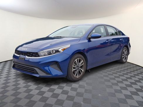 Certified 2023 Kia Forte LXS FWD image 3