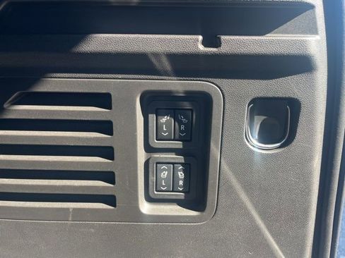 Used 2024 Chevrolet Traverse RS image 13