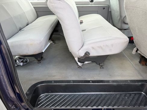Used 2006 Ford E-350 and Econoline 350 XL RWD image 12