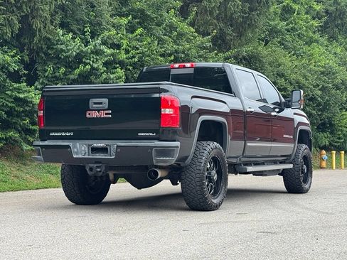 Used 2018 GMC Sierra 2500 Denali w/ Duramax Plus Package AWD/4WD image 5