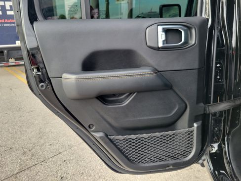 Used 2022 Jeep Gladiator Overland image 23