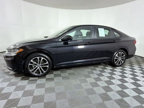 Used 2025 Volkswagen Jetta Sport FWD image 2