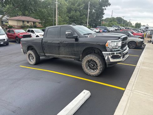 Used 2024 RAM 2500 Tradesman w/ Chrome Appearance Group AWD/4WD image 8