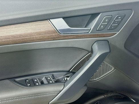 Used 2024 Audi Q5 e Premium Plus w/ Premium Plus Package image 23