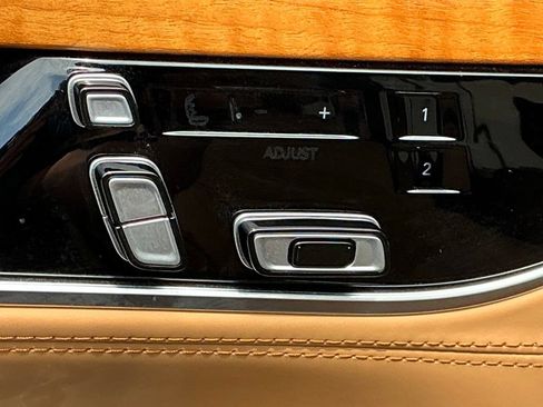 Used 2023 Jeep Grand Wagoneer Series III AWD/4WD image 13