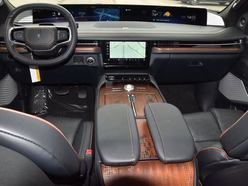 New 2026 Lincoln Navigator L Black Label AWD/4WD image 17