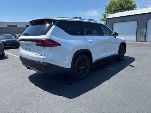 Used 2024 Toyota Grand Highlander AWD image 5