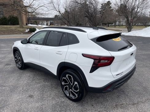 Used 2025 Chevrolet Trax RS w/ Driver Confidence Package image 7