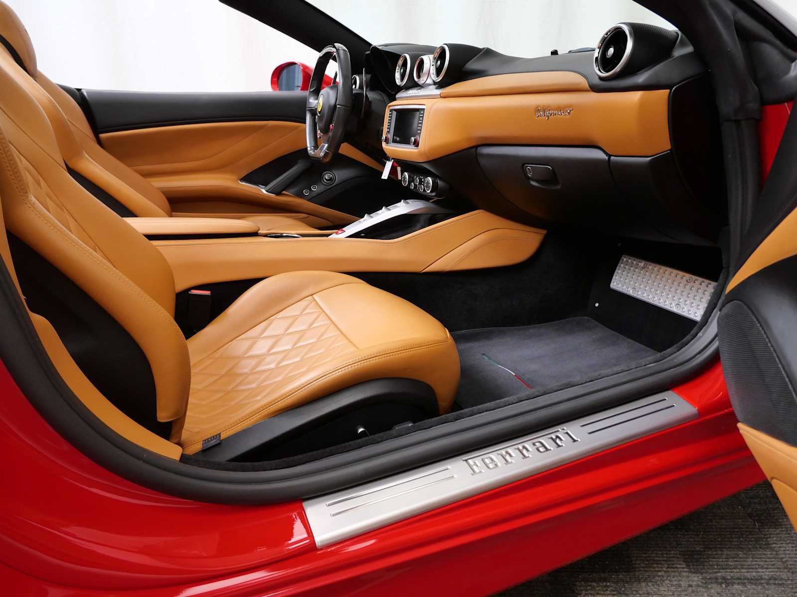 Certified 2017 Ferrari California T RWD image 15