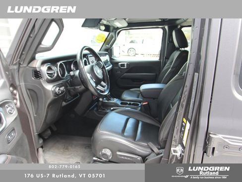 Used 2022 Jeep Wrangler Unlimited Rubicon w/ Dual Top Group AWD/4WD image 25