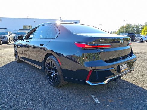 Used 2025 BMW 740i xDrive image 4