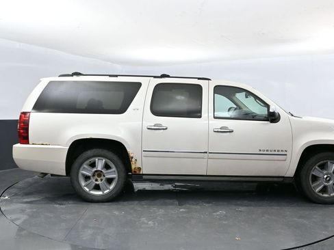 Used 2010 Chevrolet Suburban LTZ image 4