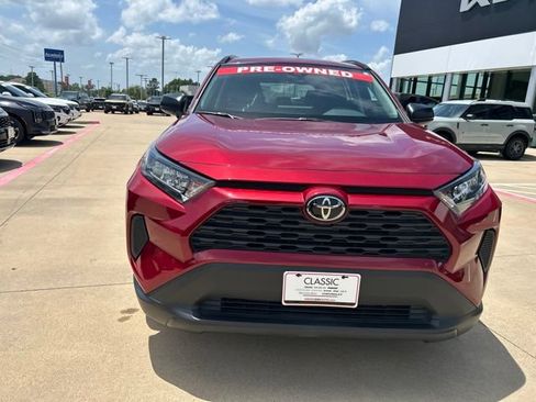 Used 2021 Toyota RAV4 LE AWD/4WD image 2