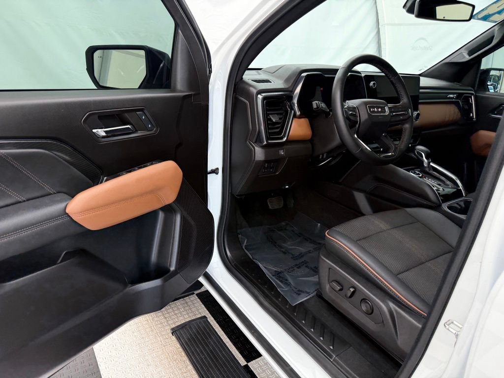 Used 2024 GMC Canyon AT4 w/ Technology Package AWD/4WD image 33