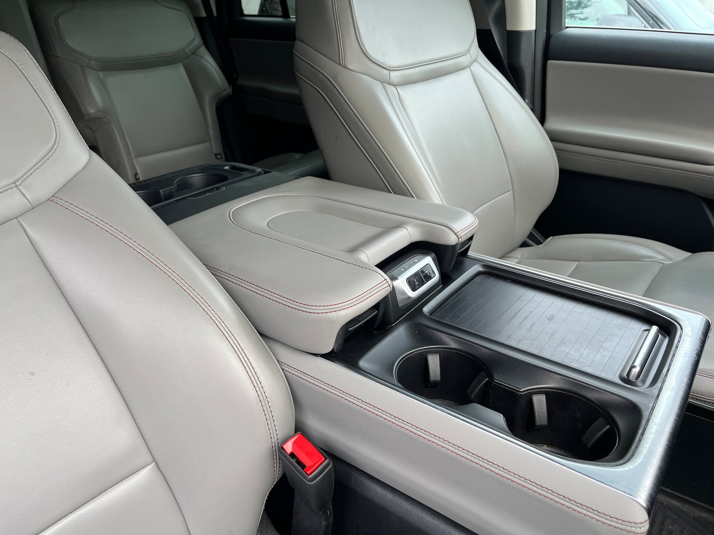 Used 2025 Ford Expedition Active AWD/4WD image 17